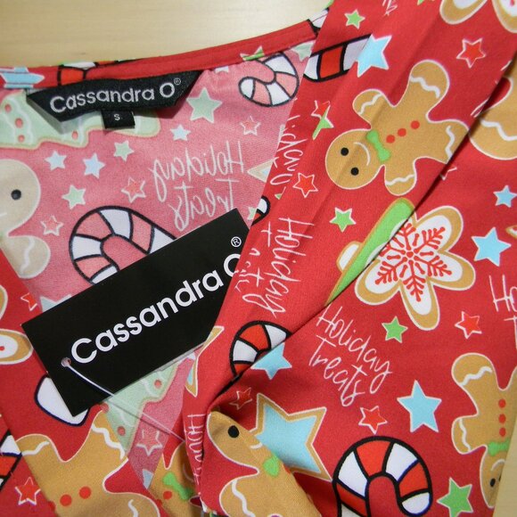 Cassandra O Red Gingerbread Tree Cookie Christmas Scrubs Sz S New - Picture 4 of 4
